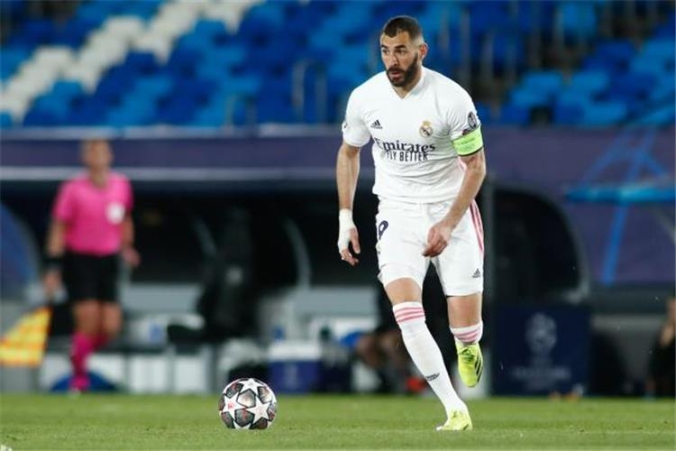بنزيما يقترب من تجديد عقده مع ريال مدريد