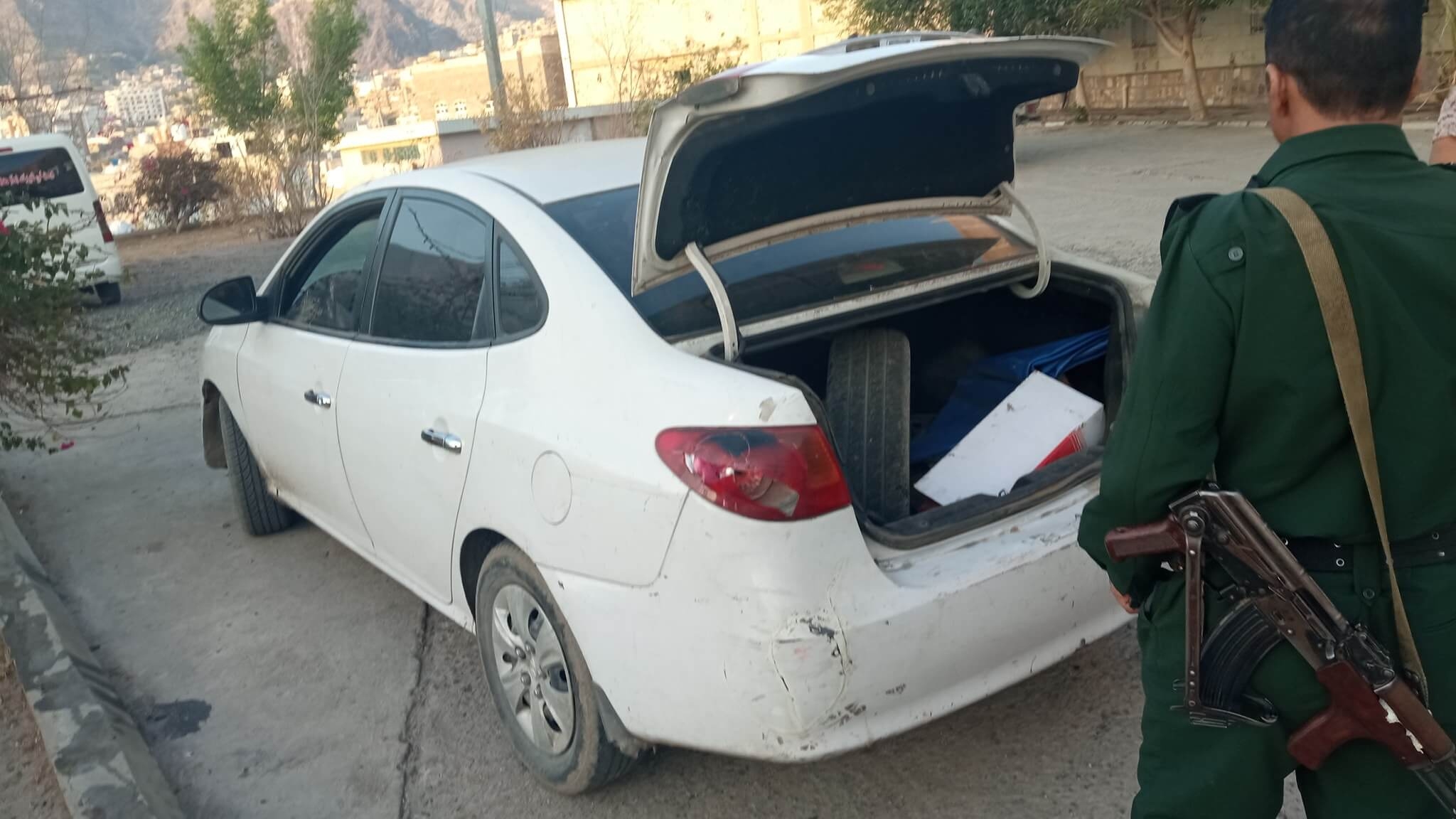 تعز: القاء القبض على عصابة مسلحة تمارس عمليات النهب والتقطع