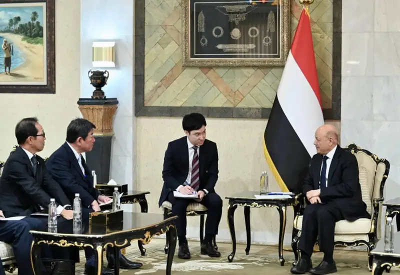 الرئيس العليمي يشيد بالرؤية اليابانية للشراكة مع اليمن ودول المنطقة وحماية أمن الممرات البحرية 