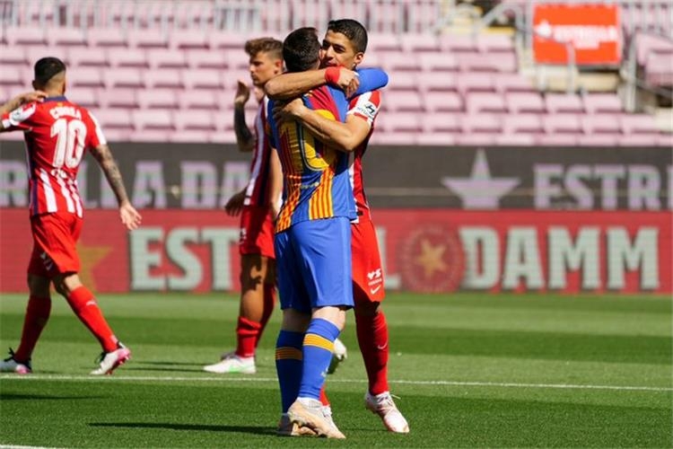 تعادل برشلونة وأتلتيكو يقرب ريال مدريد من الصدارة