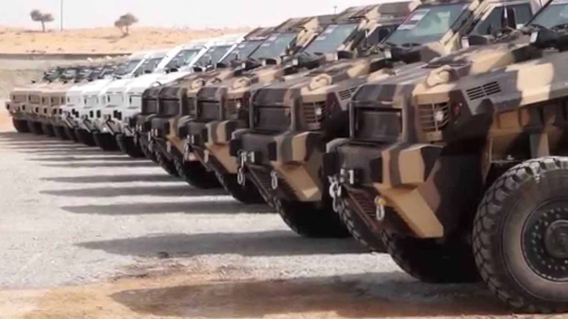 الإمارات تدعم الفوضى وترسل 40 مدرعة حديثة للإنتقالي في عدن