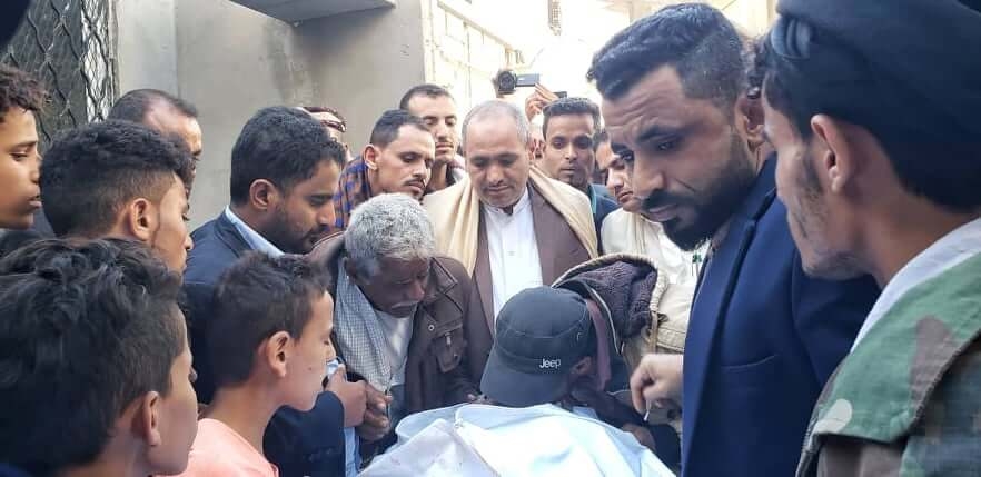 السلطة المحلية بتعز تستقبل جثمان مراسل بلقيس أديب الجناني