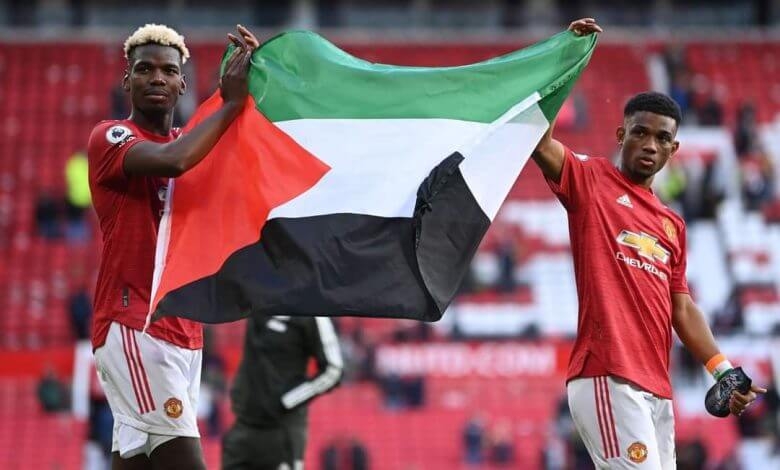 بعد رفع العلم الفلسطيني.. مدرب مانشستر يونايتد يطالب باحترام آراء اللاعبين