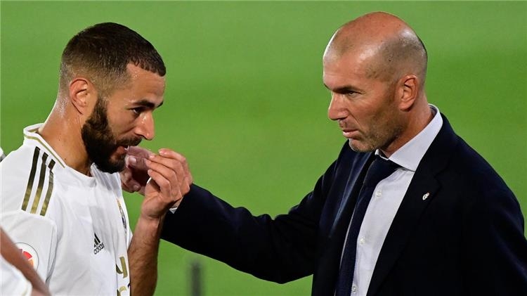 بنزيما يعلق على خبر رحيل زيدان من ريال مدريد