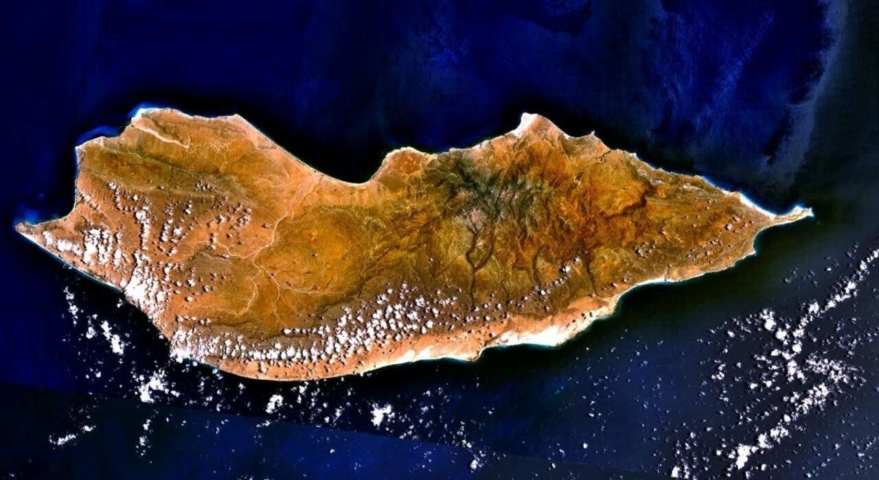 جزيرة سقطرى.. طموح الإمارات الجديد وبريطانيا قديما