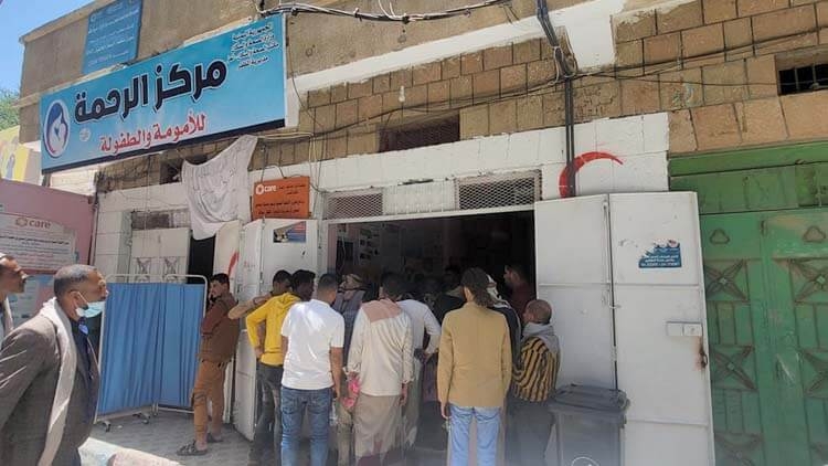 مصدر لـ"تعز تايم": مكتب الصحة بتعز يوقف لقاح كورونا للمغتربين