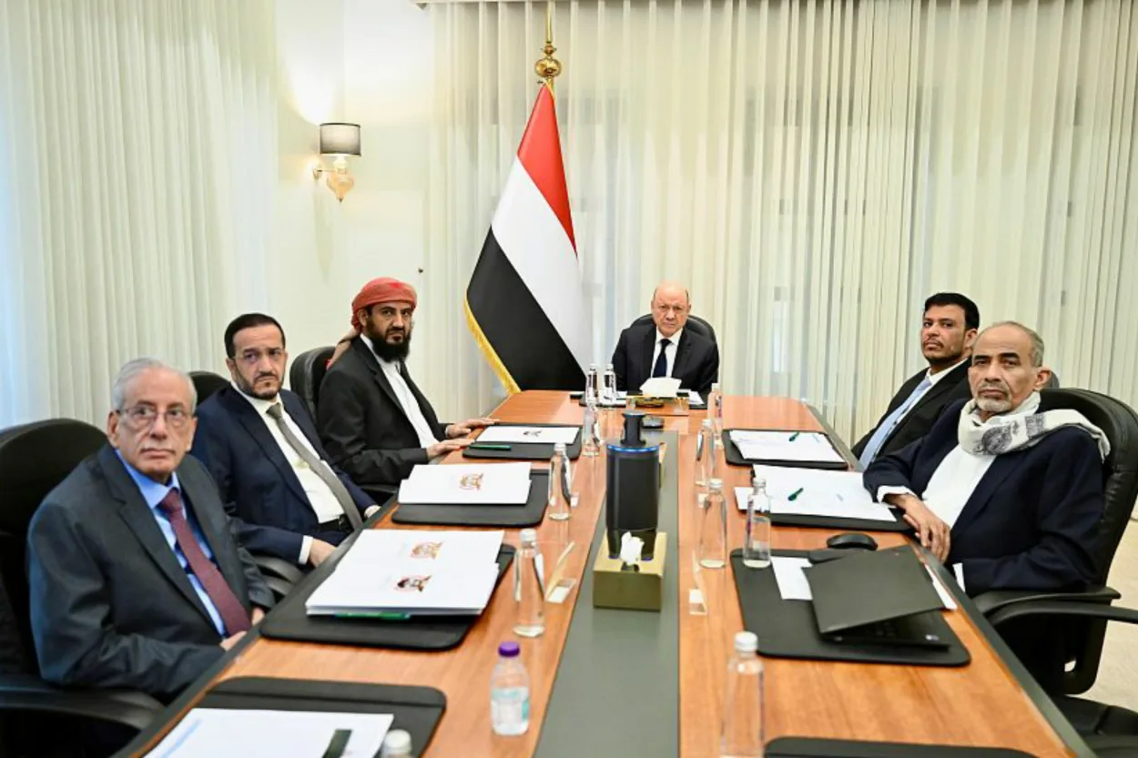 مجلس القيادة يقر إجراءات جديدة للردع المتكامل ويؤكد جاهزية القوات المسلحة لاستعادة الدولة وإنهاء الانقلاب
