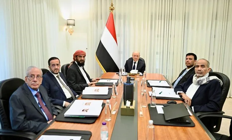 المجلس الرئاسي اليمني يوجه الجيش باستمرار “الردع المتكامل” للحوثيين