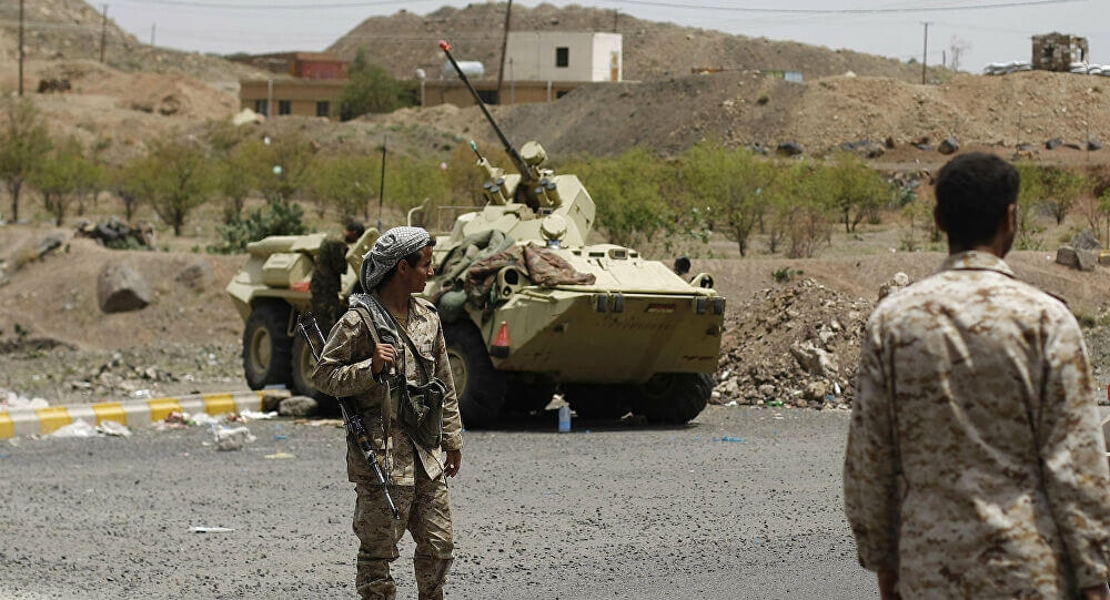 مقتل شخص وإصابة طفل إثر اشتباكات بين ألوية الجيش في تعز