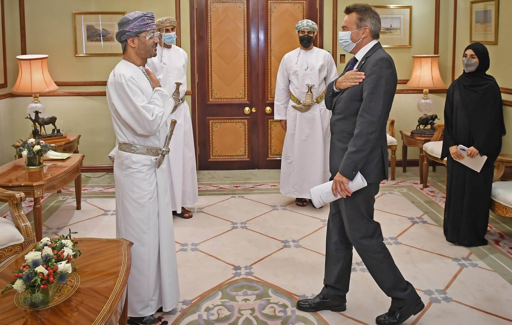 وزير الخارجية العماني يبحث أوضاع اليمن مع رئيس اللجنة الدولية للصليب الأحمر