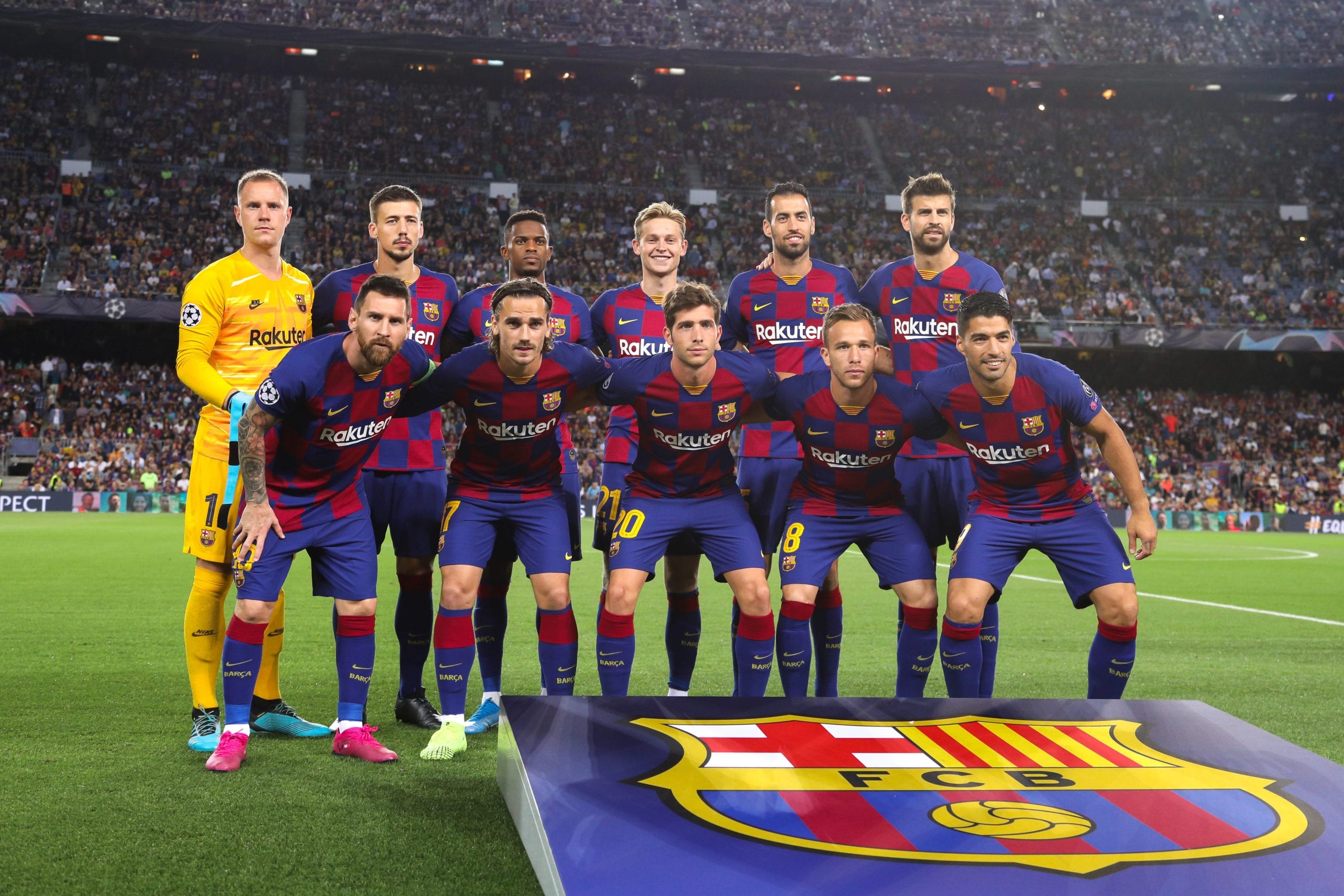 كورونا  يخترق الصف الأول في برشلونة