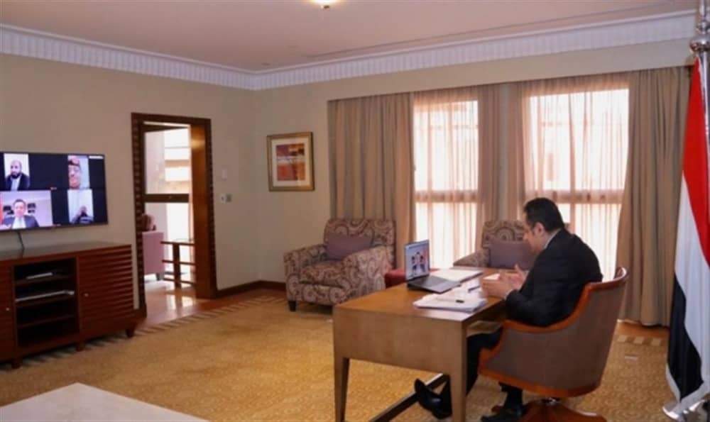 حكومة اونلاين في اليمن.. اجتماعات عبر الزوم وتوجيهات واتساب وسيطرة على تطبيق الإيمو