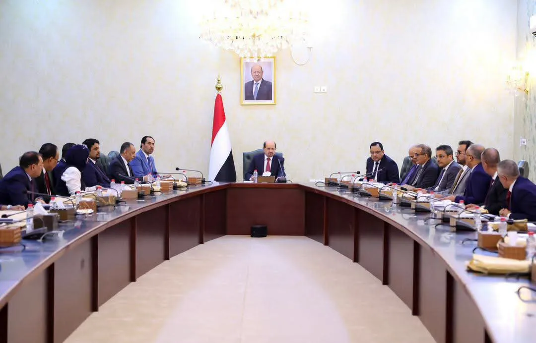 الحكومة اليمنية ترفع جاهزية مؤسساتها لمواجهة التحديات الأمنية والعسكرية جراء التصعيد الحوثي