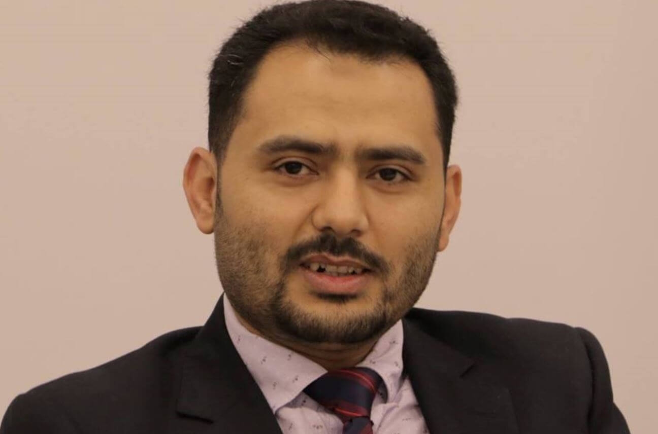 محمد الأحمدي لـ "تعز تايم": لا يحق دستورياً للحكومة العمل دون ثقة البرلمان