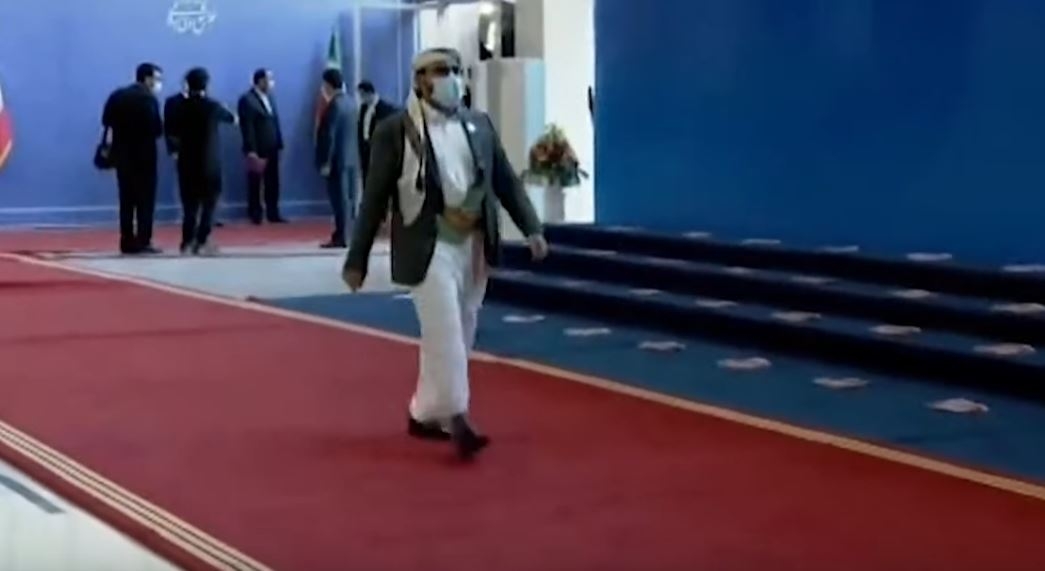 أول تعليق للحكومة على احتفاء إيران بمليشيا الحوثي خلال تنصيب رئيسها الجديد