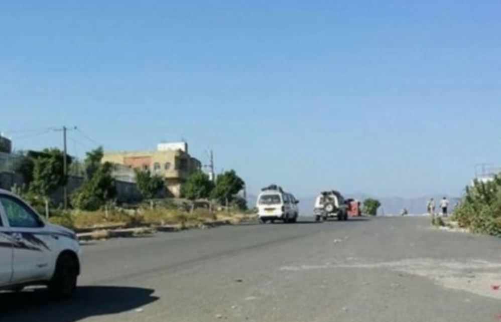 إعادة فتح المنفذ الغربي لتعز بعد قطعه من قبل محتجين
