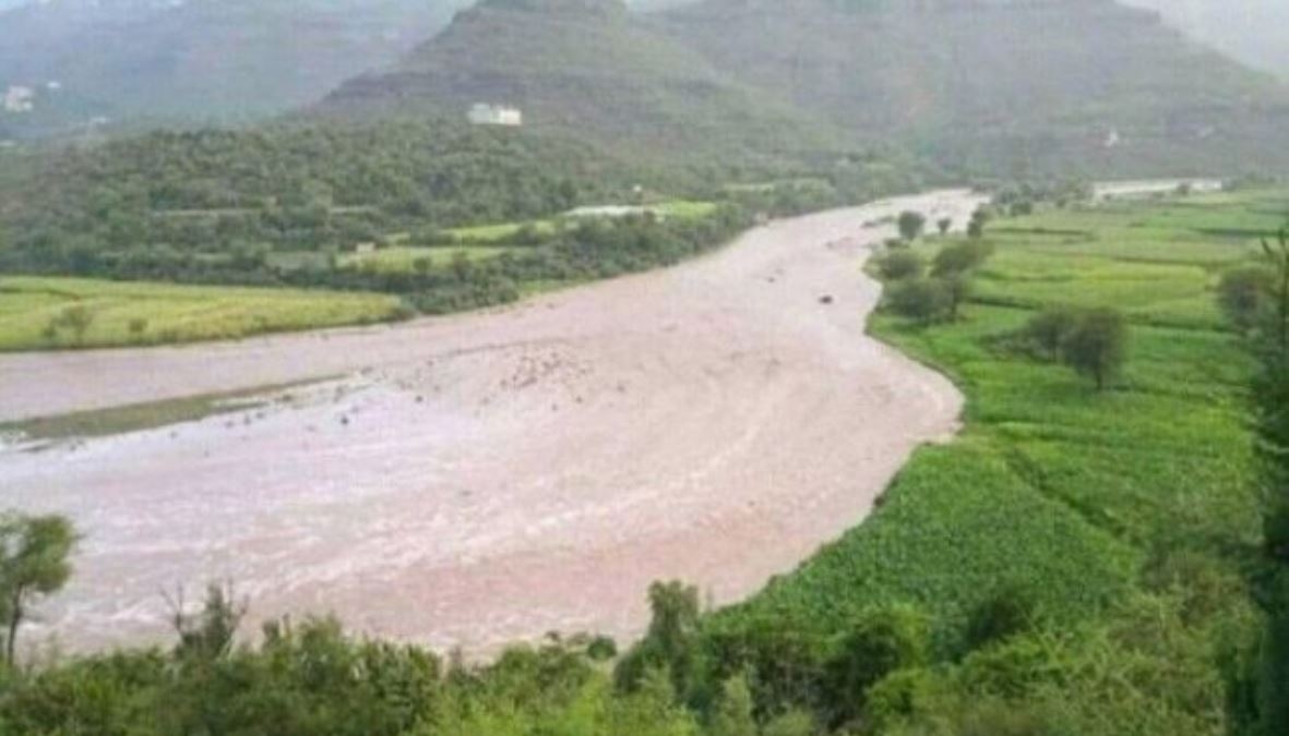 غرق امرأة وطفلة بسبب السيول الغزيرة في إب وسط اليمن ( فيديو)