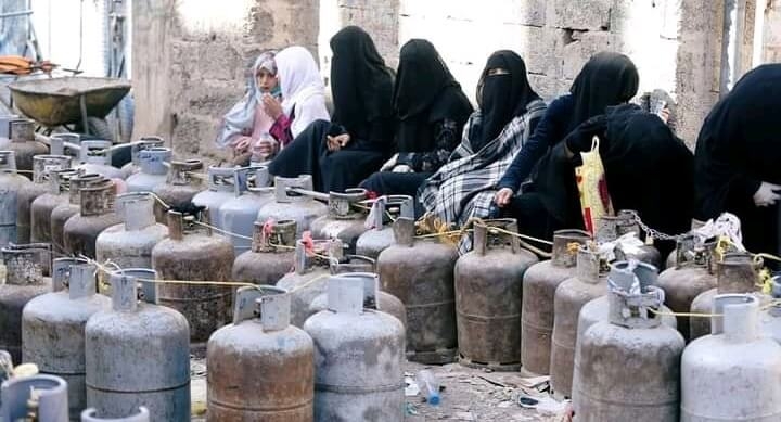 الغاز المنزلي في تعز.. الحلم البعيد والمعاناة اليومية لسكان المدينة
