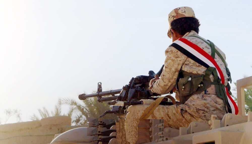 أحد الجنود فقد السيطرة على السلاح.. مقتل وإصابة 5 أشخاص في تعز