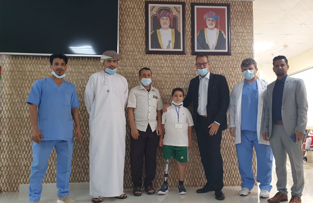 السفير السويدي لدى اليمن وعُمان يزور الجرحى اليمنيين في المركز العربي التابع لمؤسسة الشيخ المخلافي