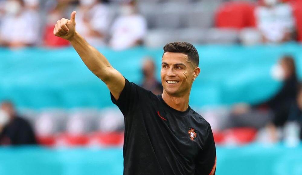 كريستيانو رونالدو إلى مانشستر يونايتد رسميا