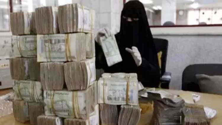 محور تعز يبدأ صرف رواتب منتسبيه المقيدين بكشف الحالات