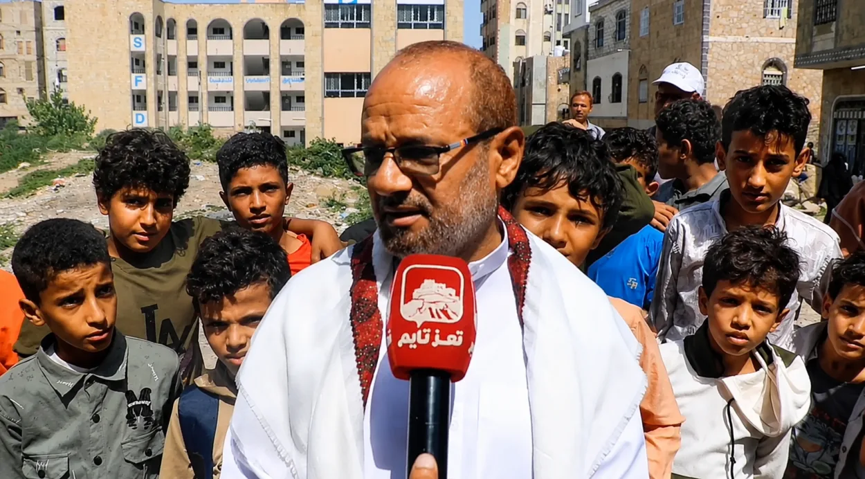 مع انطلاق العام الدراسي في اليمن.. من ينصف المعلم الذي لا يكفي راتبه إيجار منزله؟