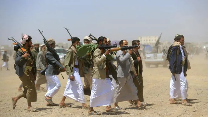ورقة تحليلية تكشف كيف أثر انتقال قادة الحوثي من صعدة إلى صنعاء على البنية القتالية للجماعة