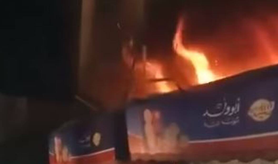 تعز.. حريق يلتهم أحد المحال التجارية ويخلف خسائر مادية
