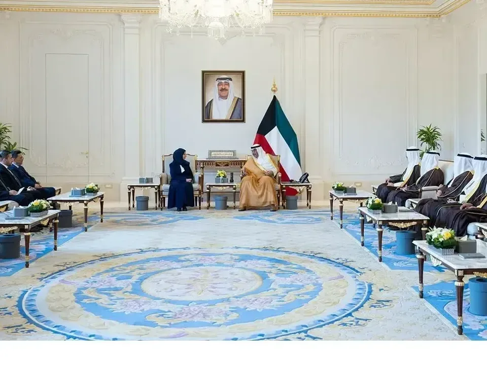 وزيرة الخارجية أفراح الزوبة تصل الكويت حاملة رسالة من الرئيس العليمي إلى أميرها