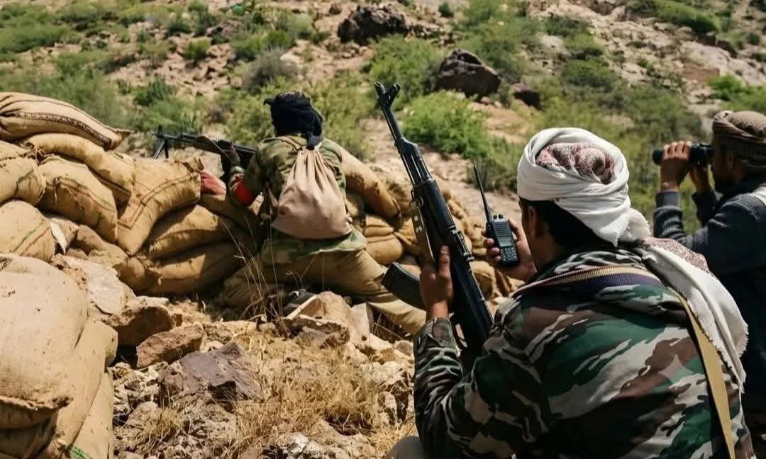 مقتل عنصرين حوثيين في هجوم مباغت لقوات الجيش على مواقع حوثية شرقي تعز