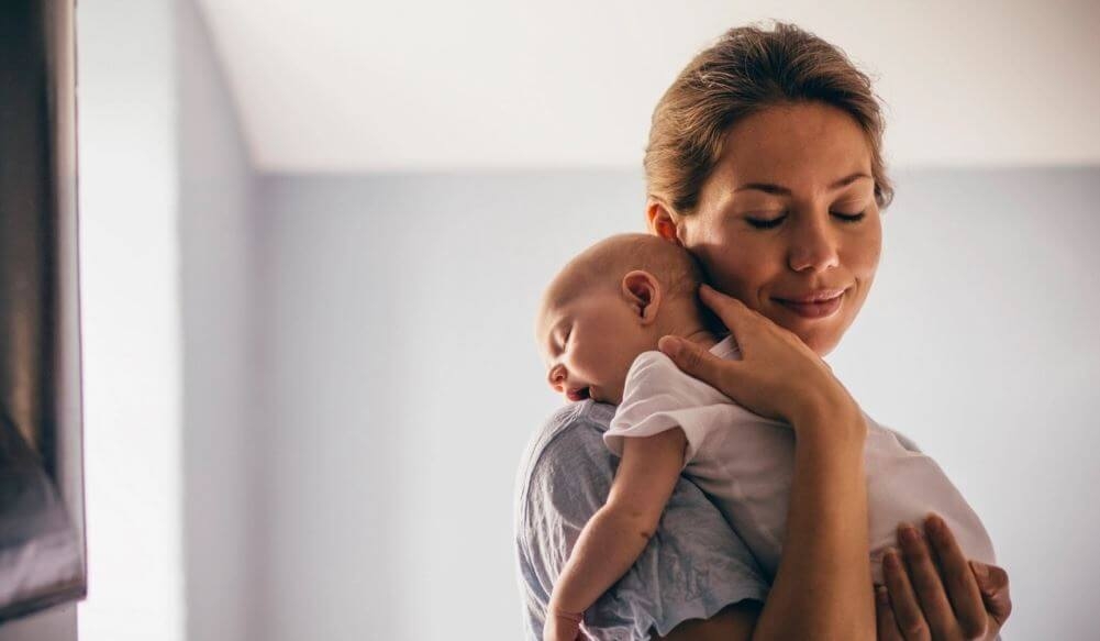 قصة مؤثرة لأم اختارت بتر ساقها من أجل إنقاذ طفلها (صور)