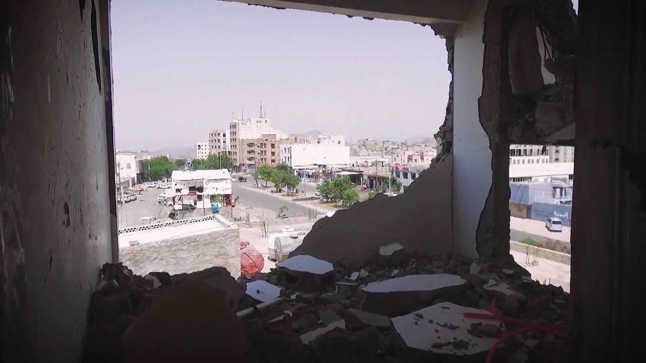 استشهاد طفل وإصابة امرأة وطفلين آخرين بقصف حوثي غربي تعز
