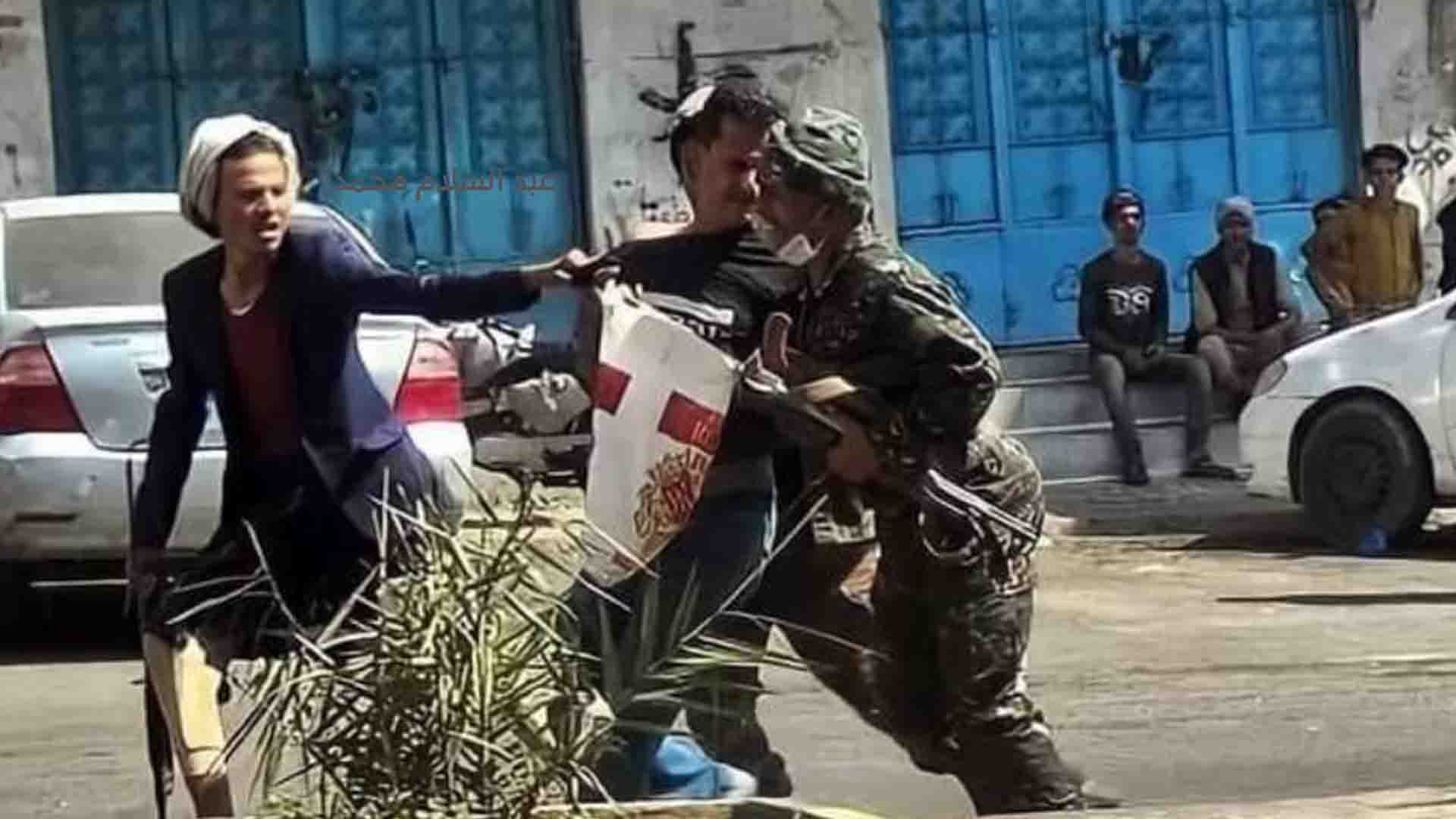 مصادر تكشف لـ"تعز تايم" اعتقال أجهزة الأمن 17 متظاهراً
