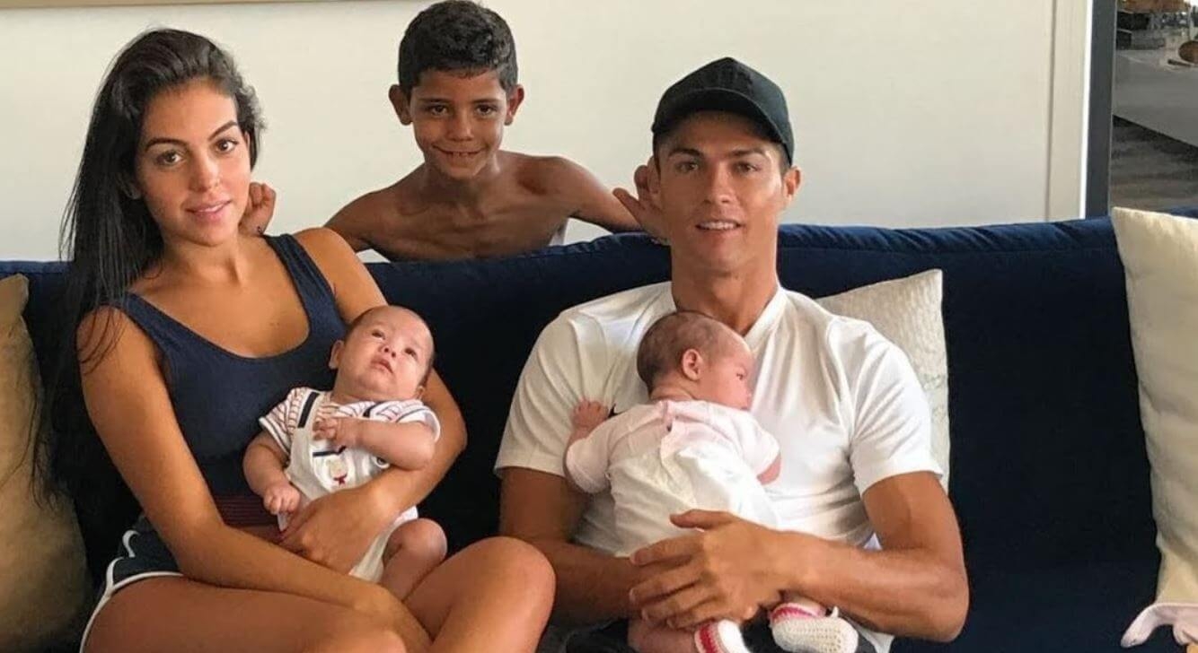 والدة رونالدو ترفض زواجه من صديقته جورجينا