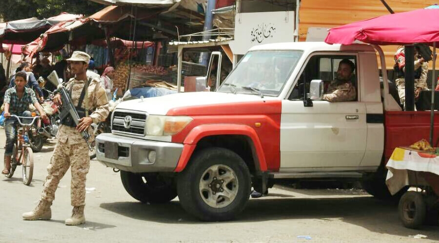 حملة أمنية تطلب مقابلاً مادياً لمنع الاعتداء على أرض إعلامي في تعز