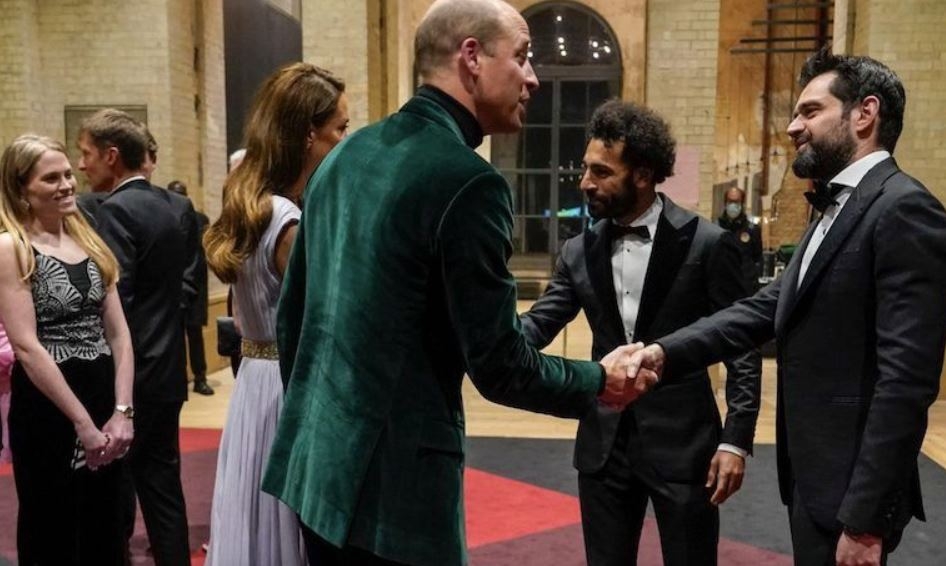 محمد صلاح في القصر الملكي البريطاني. .. فيديو يظهره وهو يتحدث مع الأمير ويليام وزوجته