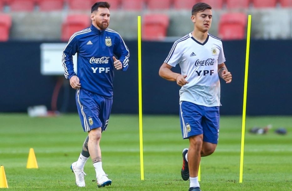 سان جيرمان متفاجئ وغير سعيد.. كيف ينضم ميسي وهو مصاب لمنتخب بلاده؟