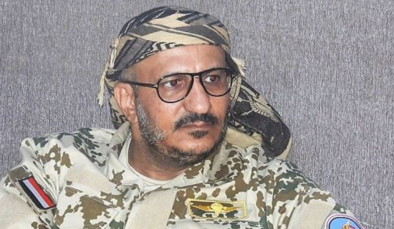 تسليم للحوثي واستسلام مهين.. هكذا تموضع طارق صالح في الحديدة