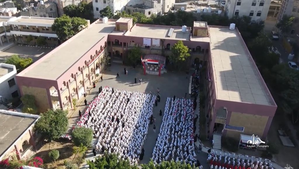 شاهد: مدرسة زيد الموشكي للبنات في تعز تحتفل بالذكرى الـ 54 لعيد الجلاء