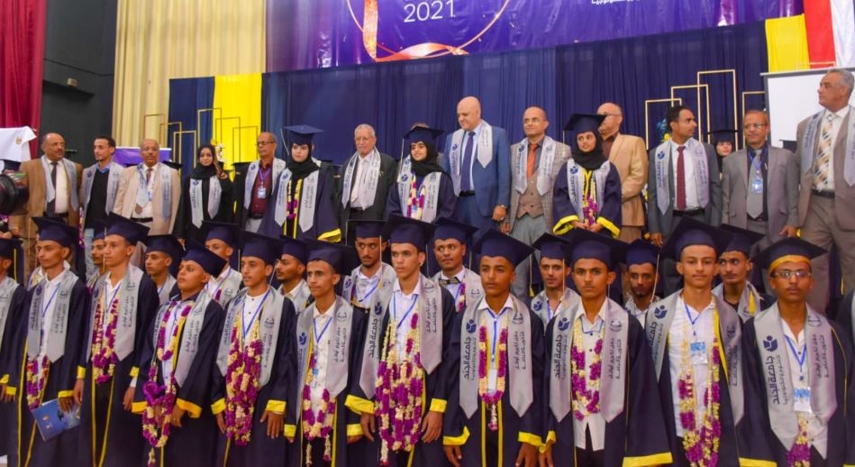 سلطات تعز تكرم أوائل الجمهورية في الثانوية العامة