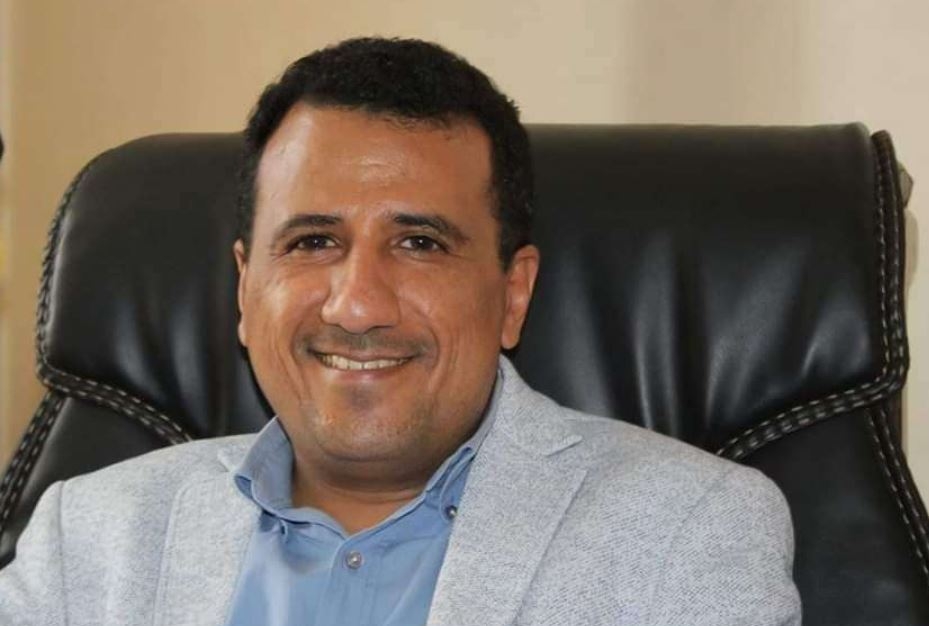 مسلحون يشعلون النار في سيارة المحامي نجيب قحطان بتعز