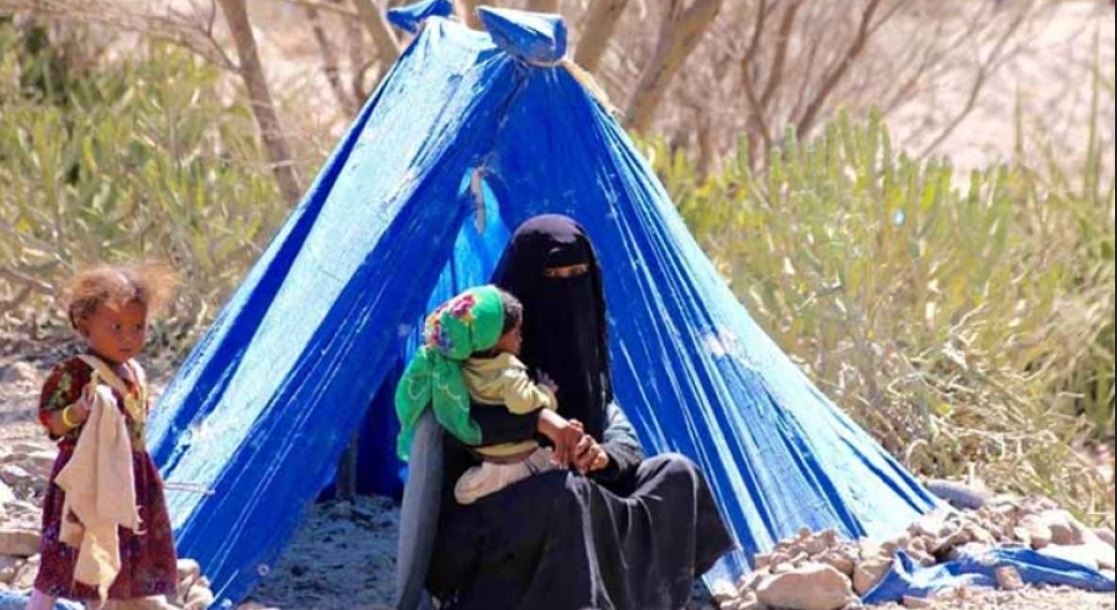 من جحيم الحرب إلى برد الشتاء.. النازحون غرب تعز يتجرعون العذاب مرتين