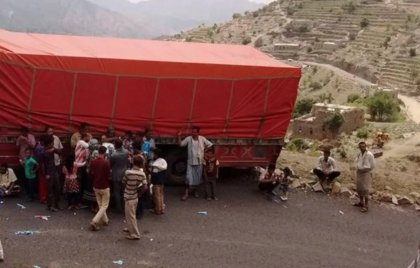 وفاة طفلين بسبب انقلاب ناقلة جنوب تعز