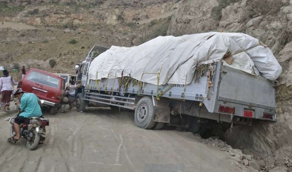 بسبب الحوادث المتكررة.. سكان يقطعون طريق هيجة العبد