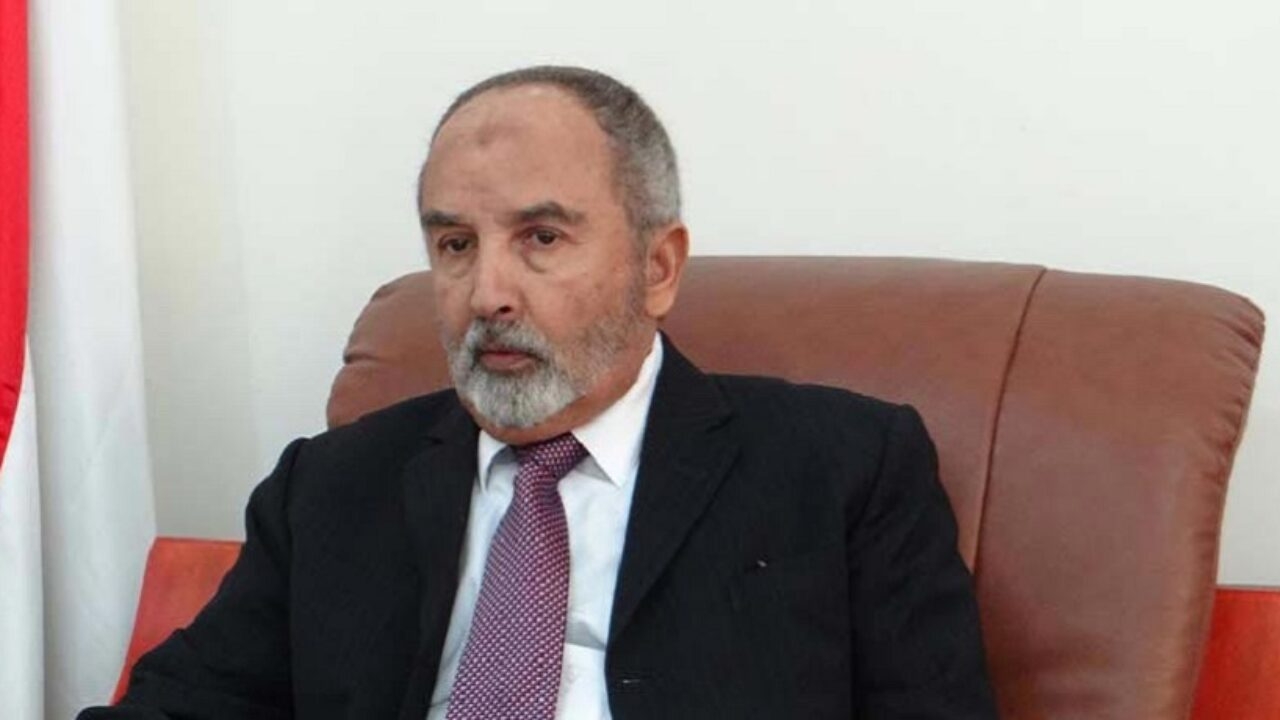 اليدومي ينتقد الحكومة الجديدة ويقول إنها تجاوزت المدة الدستورية