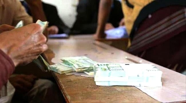 صرف معاشات أسر الشهداء ومناضلي الثورة اليمنية في عدن