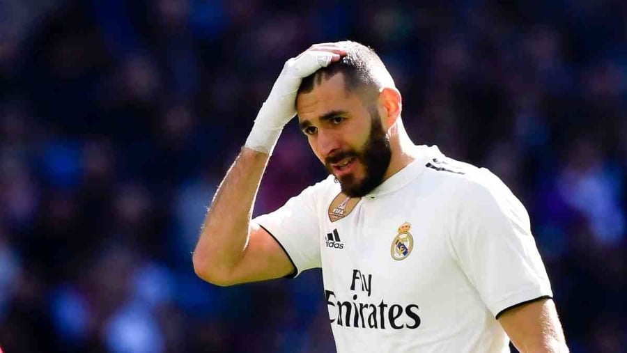 بنزيمة خارج الكلاسيكو ضد برشلونة