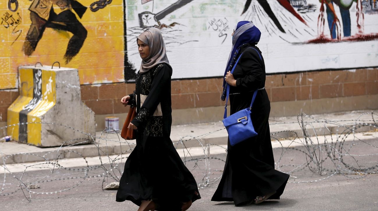 الحوثيون يمنعون النساء من السفر إلا بإذن رسمي من ولي أمرها