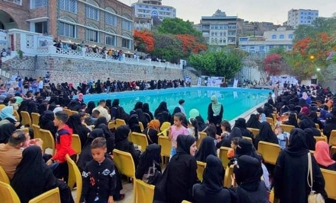 تعز تحتفل بالعيد على طريقتها وأبو بكر سالم يحضر بشكل خاص (صور)